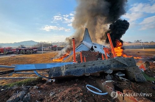 Güney Kore’de bir uçağın iniş sırasında pisti aşması sonucu 179 kişi hayatını kaybetti.