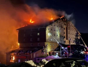 Bolu Kartalkaya Kayak Merkezi’ndeki bir otelde çıkan yangında çok sayıda kişi hayatını kaybetti